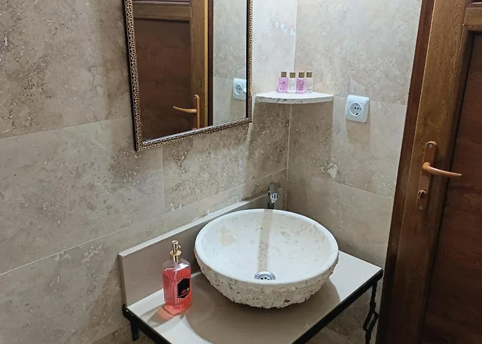 Asma Cave House גורמה